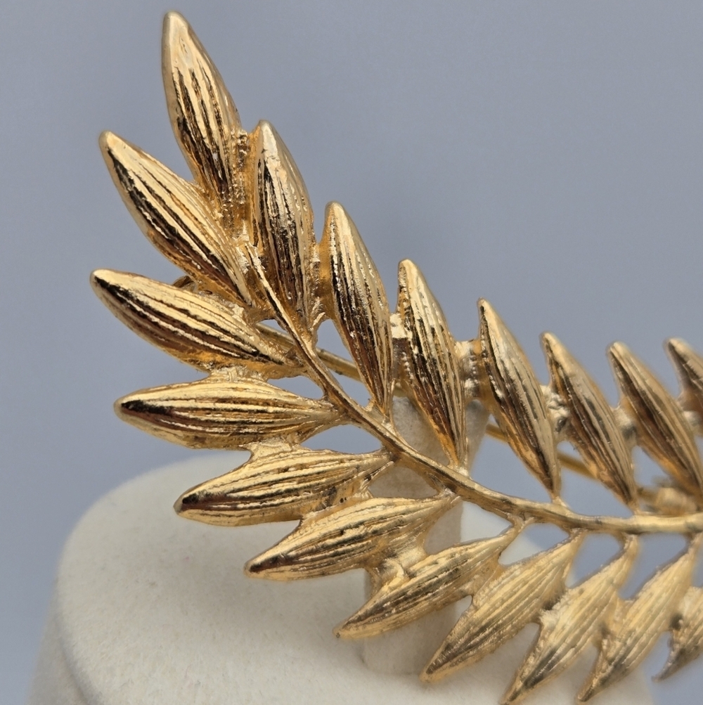 Greek Olive Gold Tone Leaf Branch Brooch Pin Brushed Satin Vintage - Picture 3 of 9
